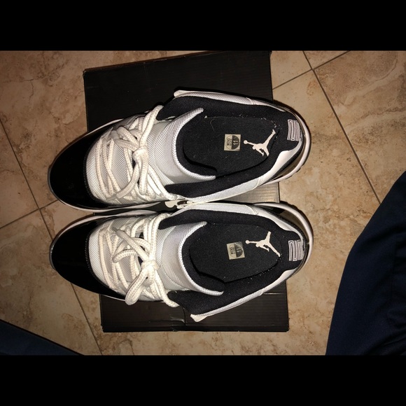 Air Jordan 11 Retro Low - Picture 4 of 5